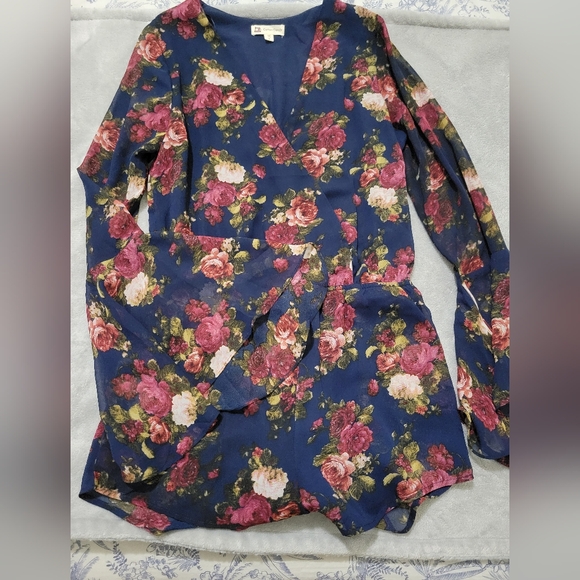 Small Jumpsuit - Picture 1 of 2